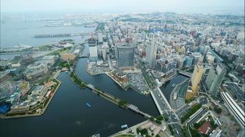 belo edifício ao redor da cidade de Yokohama no Japão video