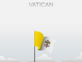 la bandera del vaticano ondea en un poste alto bajo el cielo blanco vector