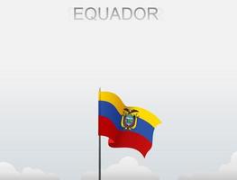 la bandera de ecuador ondea en un poste alto bajo el cielo blanco vector