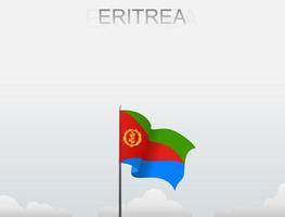 la bandera de eritrea ondea en un poste alto bajo el cielo blanco vector