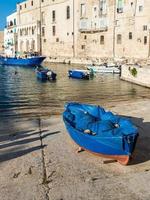 monopoli, el puerto y el centro histórico foto