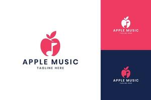 diseño de logotipo de espacio negativo de música de manzana vector