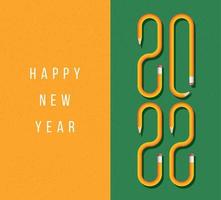 Feliz año nuevo 2022 tarjeta de felicitación con texto formado por lápiz amarillo. Fuente de lápiz de vector sobre un fondo de tablero verde de la escuela