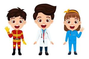 feliz niño lindo niño y niña personajes profesionales vistiendo sus uniformes médico enfermera bombero vector