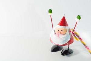 santa claus con un bastón de caramelo foto