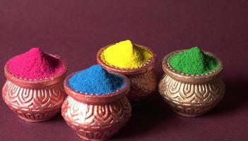 rangoli colorido para el festival de diwali en tazones foto