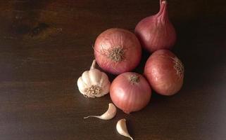 Fresh red onions photo