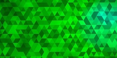 plantilla de vector verde claro con cristales, triángulos.