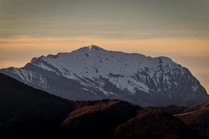 monte grigna sobre lecco italia. lado este foto