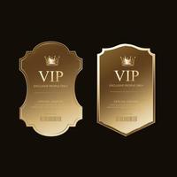 Etiquetas vip de lujo y objetos de insignia dorada. vector