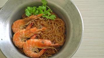 Casseroled or baked shrimps with glass noodles video