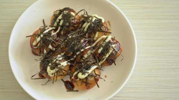 gnocchi di takoyaki o polpette di calamari in stile giapponese video
