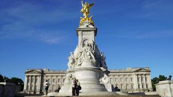 Zeitraffer London City mit Victoria Memorial und Buckingham Palace Hintergrund video