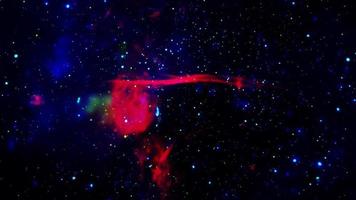 viaje espacial a través de grunge rojo azul nube nebulosa galaxia video