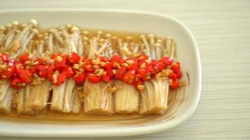steamed enoki mushroom with soy sauce and garlic video