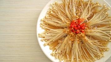 steamed enoki mushroom with soy sauce and garlic video