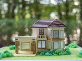 modelo de casa para las finanzas comerciales y el concepto de préstamo hipotecario. foto