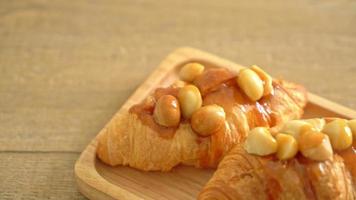 croissant with macadamia and caramel video