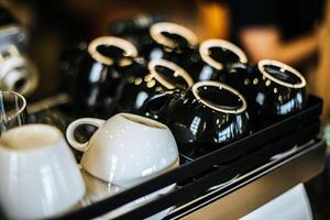 Empty coffee cups arranged on the counter in the coffee shop photo