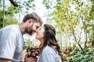 feliz, sonriente, pareja, diversidad, en, amor, momento, juntos foto