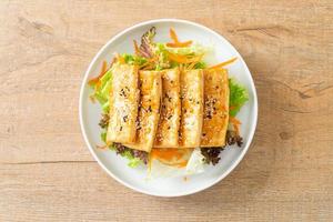 teriyaki tofu salad with sesame photo