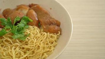 dried stew pork leg with noodles video