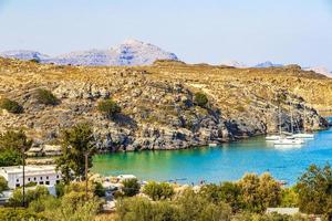 Panorama de la bahía de la playa de Lindos con aguas cristalinas turquesa Rodas Grecia