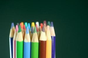 lápices de colores escolares con extrema profundidad de campo