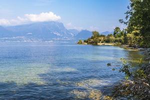 lago de garda y la belleza de punta san vigilio. foto