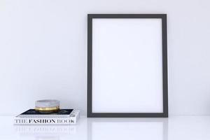 maqueta de marco vertical negro con libros foto