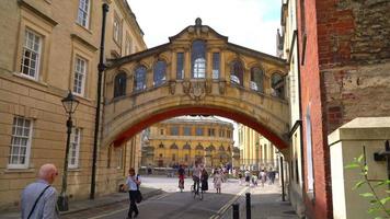 Hertford Bridge - Brug der Zuchten in Oxford, Verenigd Koninkrijk video