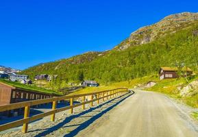 Hermoso panorama noruega hemsedal skicenter con cabañas y cabañas de montaña foto