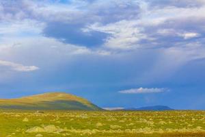 increíble paisaje noruego montañas rocas y lagos jotunheimen noruega foto