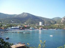 viajar a crimea mar paisaje montañoso foto