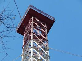 el diseño de la torre de fuego de la torre de metal foto