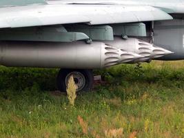 armamento de aviones y helicópteros cohetes, bombas, cañones foto