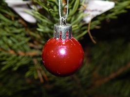 decoración del árbol de navidad, juguetes y decoraciones foto