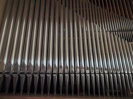 Instrumento de teclado de órgano de tubos de iglesia foto