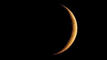 creciente luna creciente vista con telescopio foto