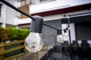 Wet bulbs outside