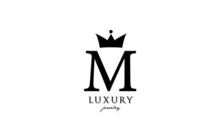 M icono de logotipo de letra del alfabeto en color blanco y negro. Diseño creativo con corona de rey para negocios y empresas de lujo o moda. vector