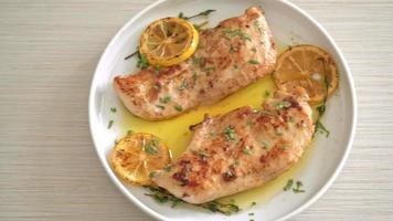 grilled chicken steak with butter lemon and garlic video