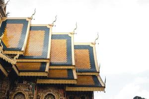 Wat phra buddhabat si roi, templo dorado en chiang mai, tailandia foto