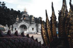 Wat phra buddhabat si roi, templo dorado en chiang mai, tailandia