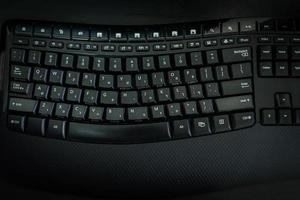 Teclado con letras en hebreo e inglés. foto