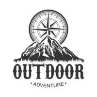 emblema de letras de aventura al aire libre con montañas y guía de brújula vector