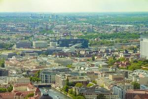 vista aérea del horizonte de berlín con edificios coloridos foto