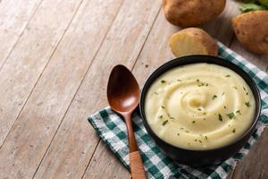 puré de papas en un bol foto