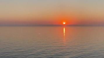 paysage marin avec un beau coucher de soleil video