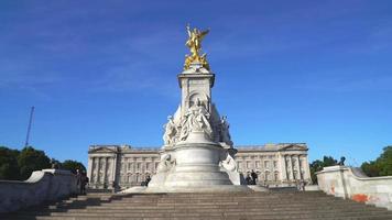 La ciudad de Londres con el memorial de la victoria en Inglaterra, Reino Unido. video